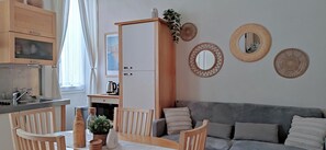 Télévision, lecteur de DVD, vidéothèque