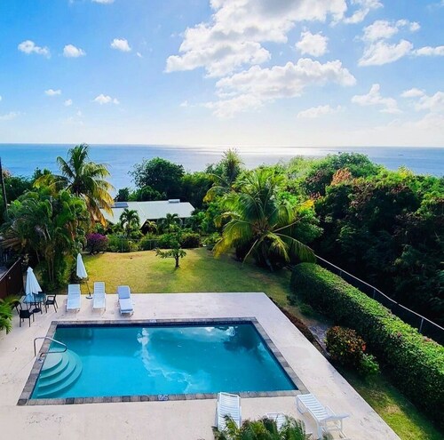 The Date House - Four Bedroom Villa with Private Pool near the beach and Calabash Cove Resort