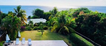 The Date House - Four Bedroom Villa with Private Pool near the beach and Calabash Cove Resort