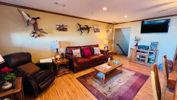 TV, Netflix, Hulu, streaming services