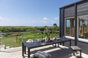 Outdoor dining - Westaway House in Trelights near Port Isaac (Port Isaac)