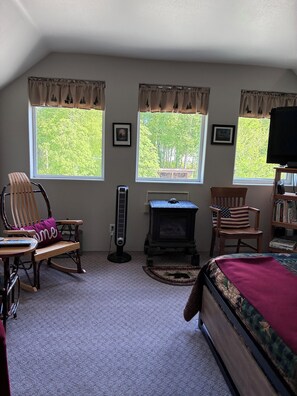 1 bedroom, desk, iron/ironing board, WiFi