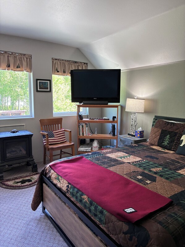 1 bedroom, desk, iron/ironing board, WiFi