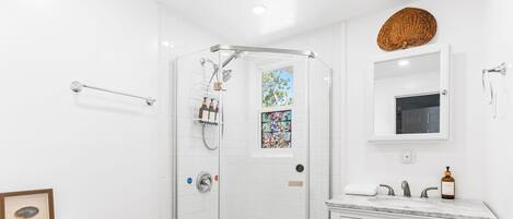 Combined shower/tub, hair dryer, towels, soap