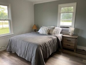 5 bedrooms, free WiFi, bed sheets - Hollering Pines Retreat-Great for Military, Fugitive Beach, in Mark Twain Forest (Newburg)