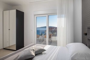 4 bedrooms, iron/ironing board, free WiFi, bed sheets - Luxury Villa Tempera with Pool (Sevid)