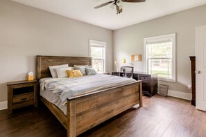 4 bedrooms, desk, iron/ironing board, travel cot