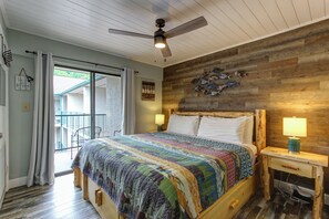 1 bedroom, iron/ironing board, free WiFi, bed sheets - Remodeled Cozy condo with Kitchenette in Downtown Gatlinburg - Walk everywhere (Gatlinburg)