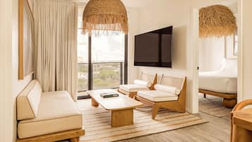 Appartamento, 2 camere da letto, balcone | Area soggiorno | TV a schermo piatto 50 pollici con canali digitali, TV