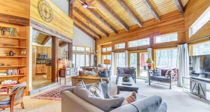Pools, Private Hot Tub & Pool Table. Upscale Lodge