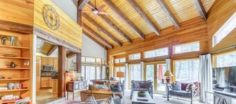Pools, Private Hot Tub & Pool Table. Upscale Lodge