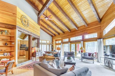 Pools, Private Hot Tub & Pool Table. Upscale Lodge
