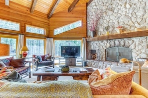 Smart TV, fireplace, table tennis