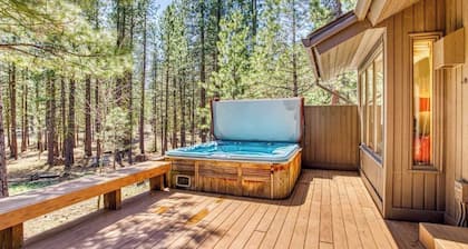 Pools, Private Hot Tub & Pool Table. Upscale Lodge