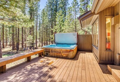 Pools, Private Hot Tub & Pool Table. Upscale Lodge