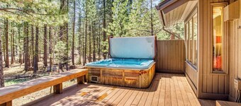 Pools, Private Hot Tub & Pool Table. Upscale Lodge