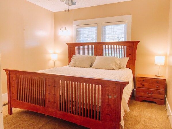 2 bedrooms, iron/ironing board, free WiFi, bed sheets