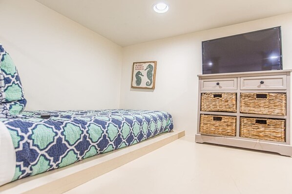 4 bedrooms, iron/ironing board, travel cot, free WiFi