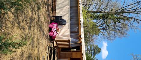 Parkplätze auf dem Gelände