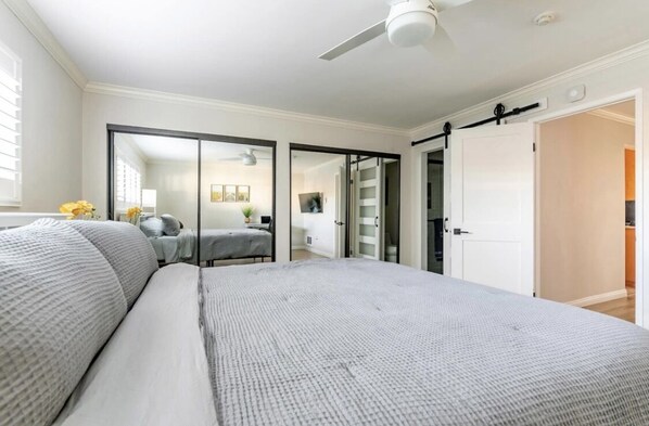 3 bedrooms, desk, iron/ironing board, free WiFi