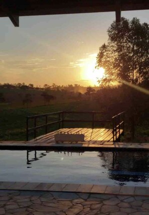 Piscine intérieure, piscine extérieure