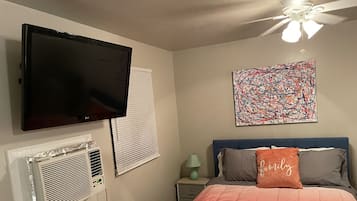 1 bedroom, desk, iron/ironing board, WiFi