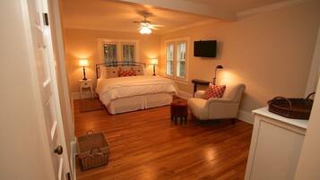 2 quartos, escrivaninha, ferros/tábuas de passar roupa