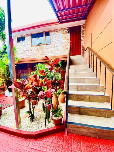 Full apartment 5 minutes Airport 2nd floor, high internet connection 