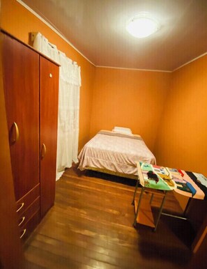 1 bedroom, WiFi, bed sheets