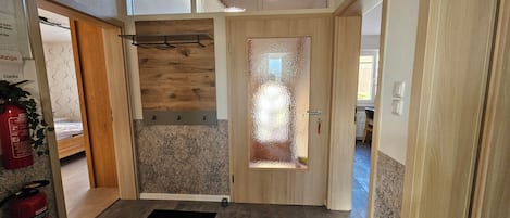 2 bedrooms, travel cot, free WiFi, bed sheets