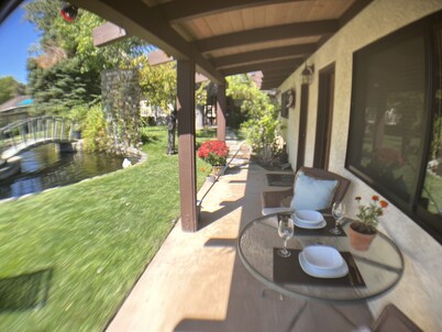 Charming west Bishop studio guest house in garden setting.