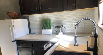 Charming west Bishop studio guest house in garden setting.