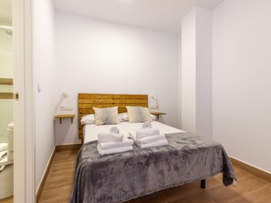 Internet, bed sheets - HOMEABOUT LA MERCED LOFT (Malaga)