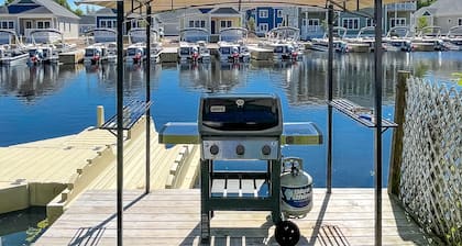 Waterfront Lake House, 2nd Floor, Boat Dock