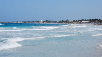 Am Strand, LiegestĂŒhle, StrandtĂŒcher