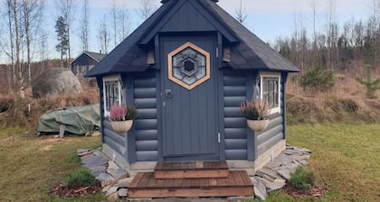 Adeli Holiday Cottage Ellivuori with hot tube and grill hut