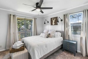 4 bedrooms, iron/ironing board, WiFi, bed sheets