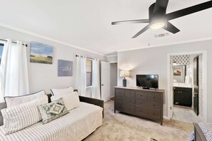 4 bedrooms, iron/ironing board, WiFi, bed sheets