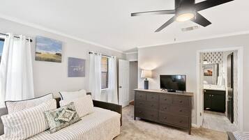 4 bedrooms, iron/ironing board, WiFi, bed sheets