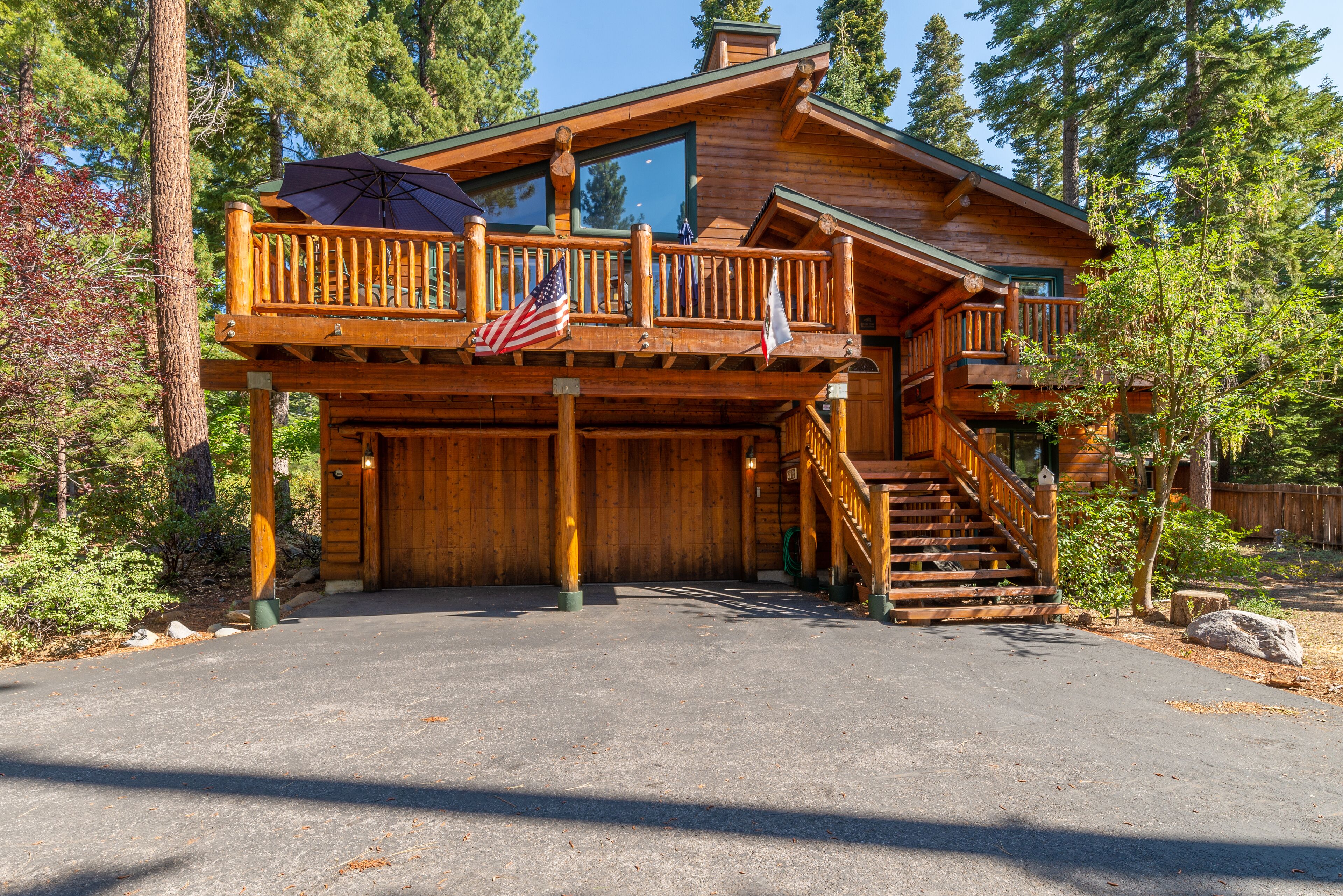 Custom Mountain Home~Walk to Park~Close to White Sand Beach~Electric Vehicle Charger