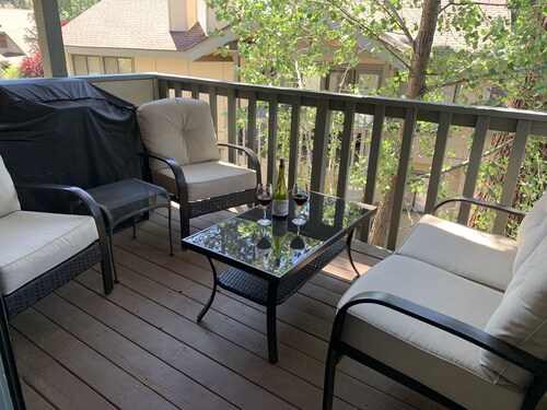 Great Townhome in Big Bear Lake - Walk to Bear Mountain Ski Resort & Golf Course