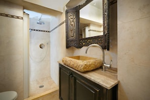 Shower, hair dryer, bidet, towels - Apartment Leoni Suite in Florence by Mmega (Firenze)
