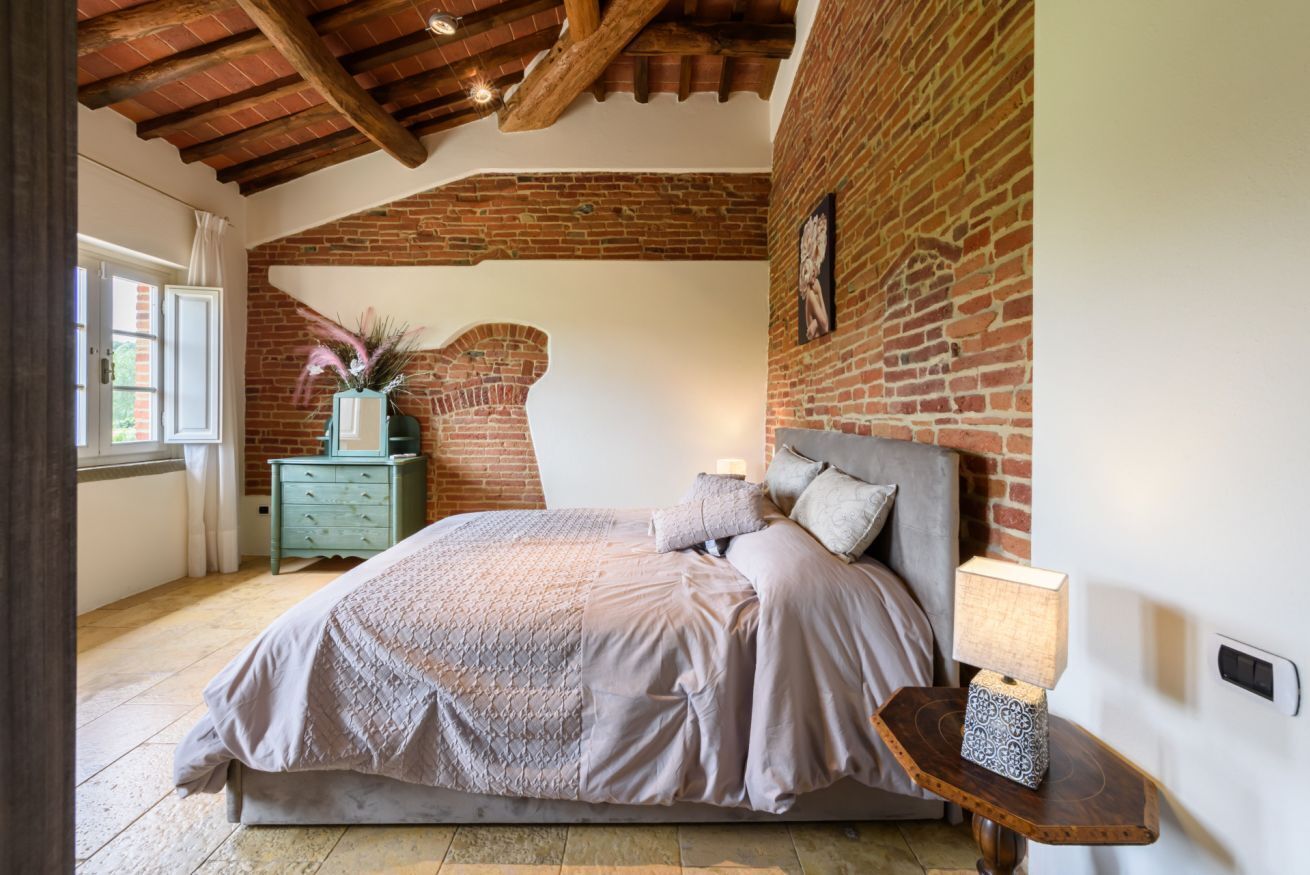 6 slaapkamers, een strijkplank/strijkijzer, wifi, beddengoed