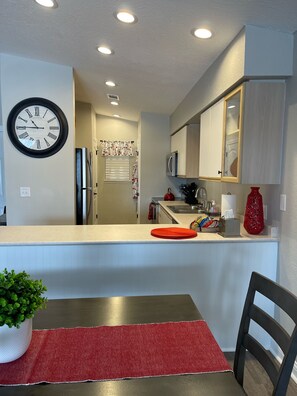 Fridge, microwave, oven, stovetop - Family Condo on the Course near Branson Landing (Branson)