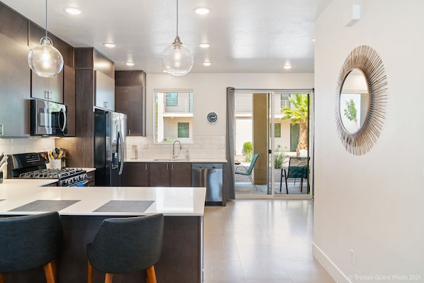 Fridge, microwave, oven, stovetop