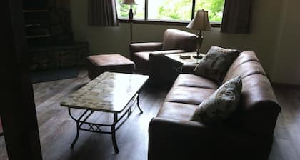 Condos. hot tub, deck, Patoka lake (8800 acres) boating and beach, concessions