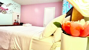 4 habitaciones, tabla de planchar con plancha y cuna de viaje