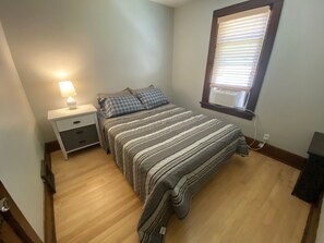 2 dormitorios, escritorio, wifi gratis y ropa de cama