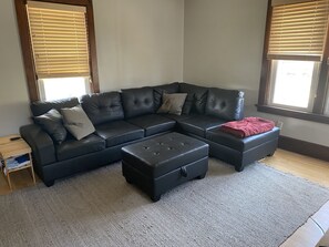 TV - BEST LOCATION IN SHEBOYGAN!  Steps to beach & marina, walk to historic downtown! (Sheboygan)