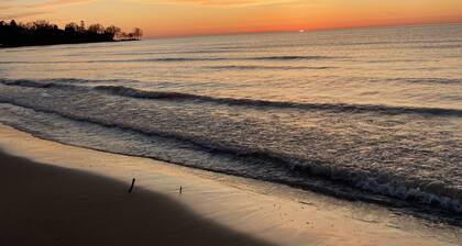 BEST LOCATION IN SHEBOYGAN! Steps to beach & marina, walk to historic downtown!